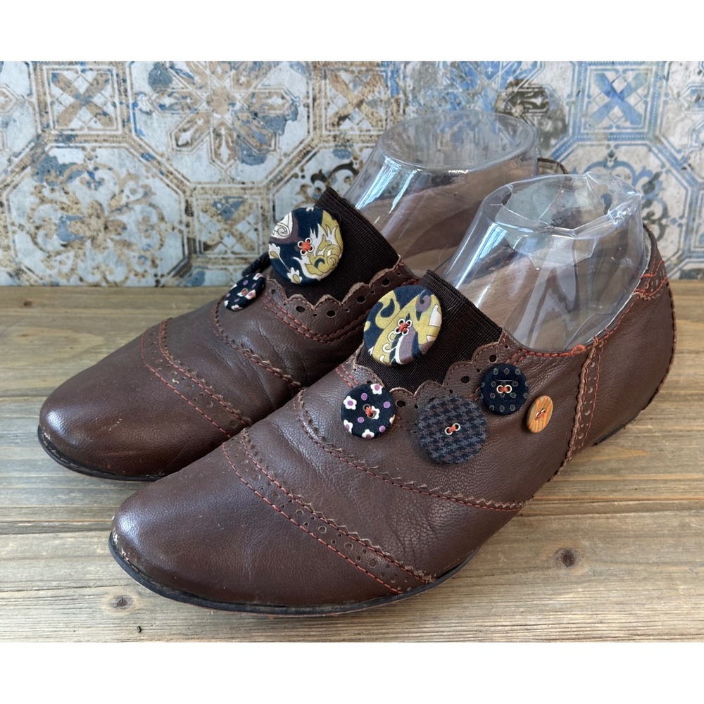 All Black Leather Button Brogue Flats Womens 9 Brown Retro